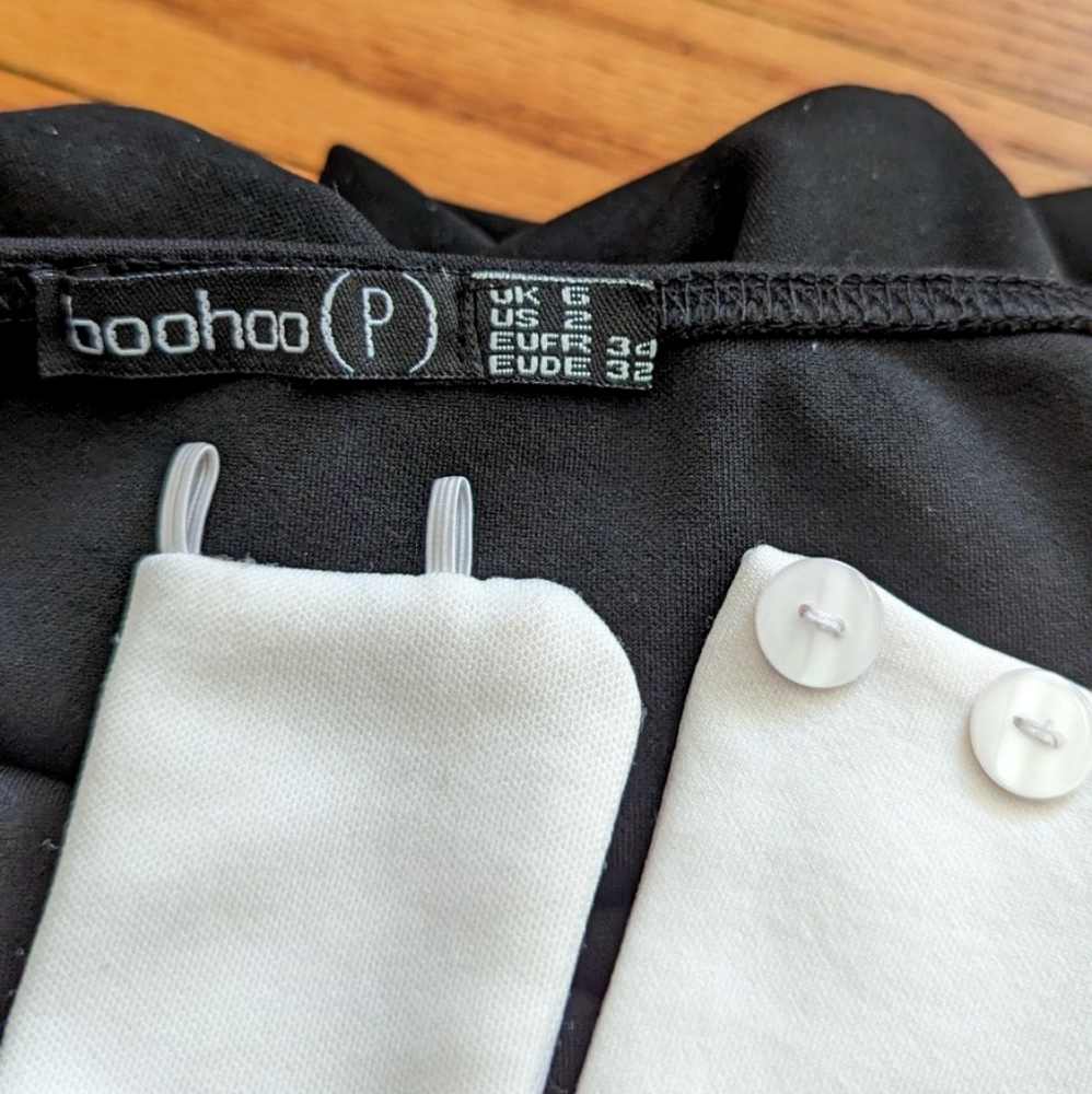 SOLD 🚫 Chic Petite Black & White Color Block Cross Front Neck Jumpsuit - Picture 13 of 16